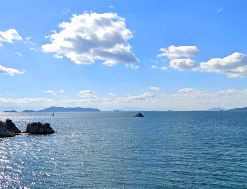 高島の海と島の風景