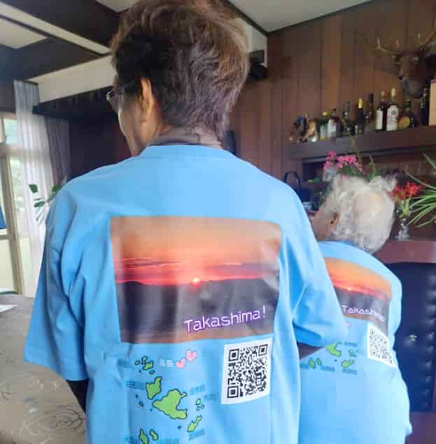 背中プリント。夕日がきれいです