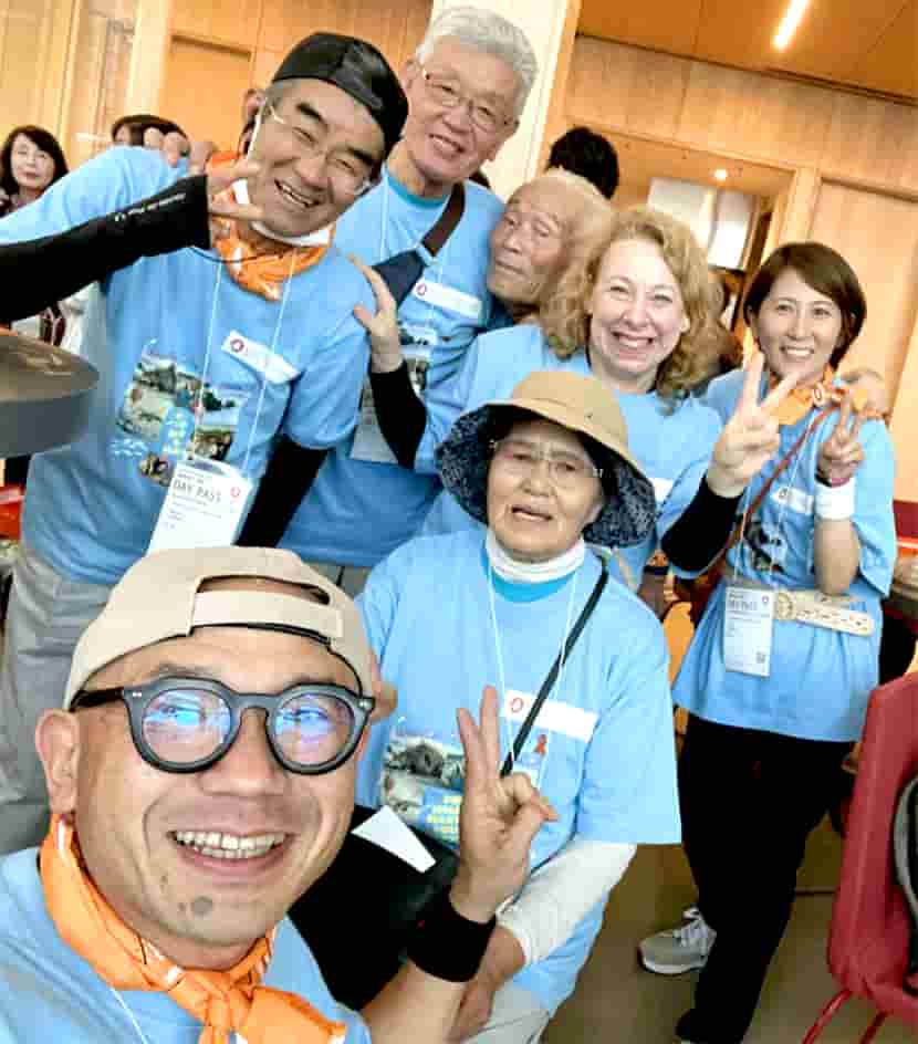 みんな一緒に記念撮影！はじけんばかりの笑顔♪ 