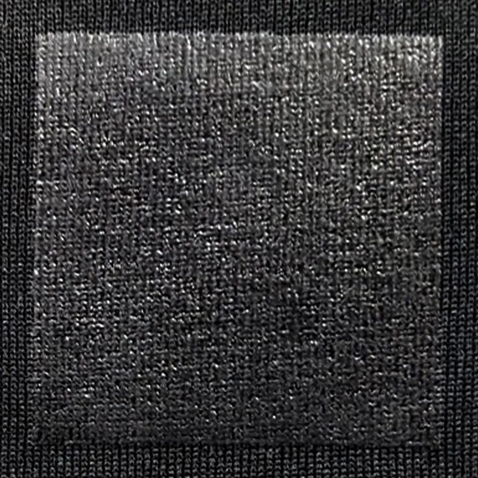 オリジナルプリント色見本 ブラック：ドライ黒生地へのシルクスクリーンプリント仕上がり（インク番号 C-02）