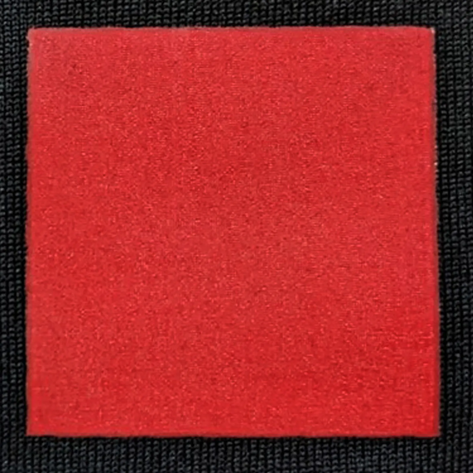 オリジナルプリント色見本 レッド：ドライ黒生地へのシルクスクリーンプリント仕上がり（インク番号 C-08）