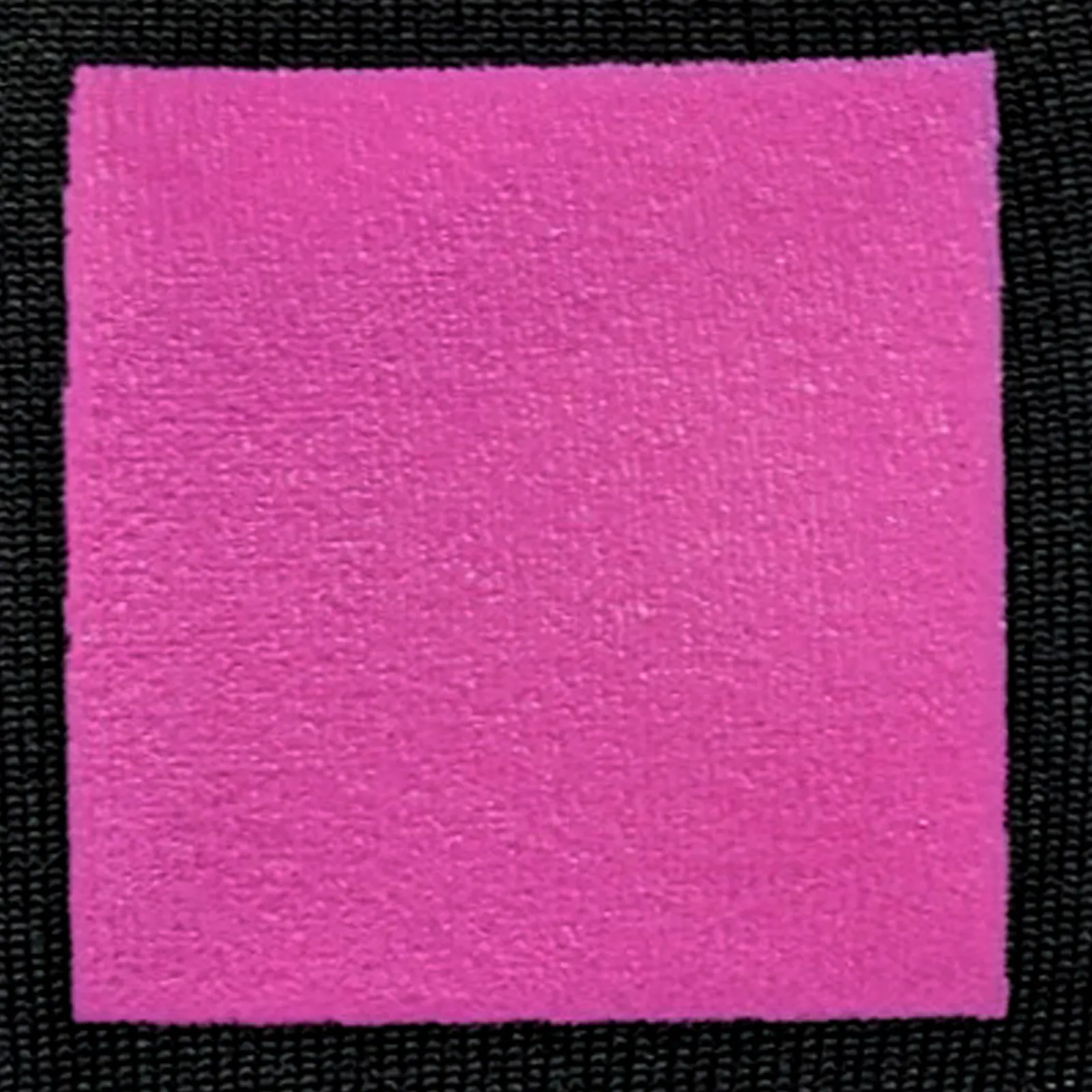 オリジナルプリント色見本 ローズピンク：ドライ黒生地へのシルクスクリーンプリント仕上がり（インク番号 C-10）