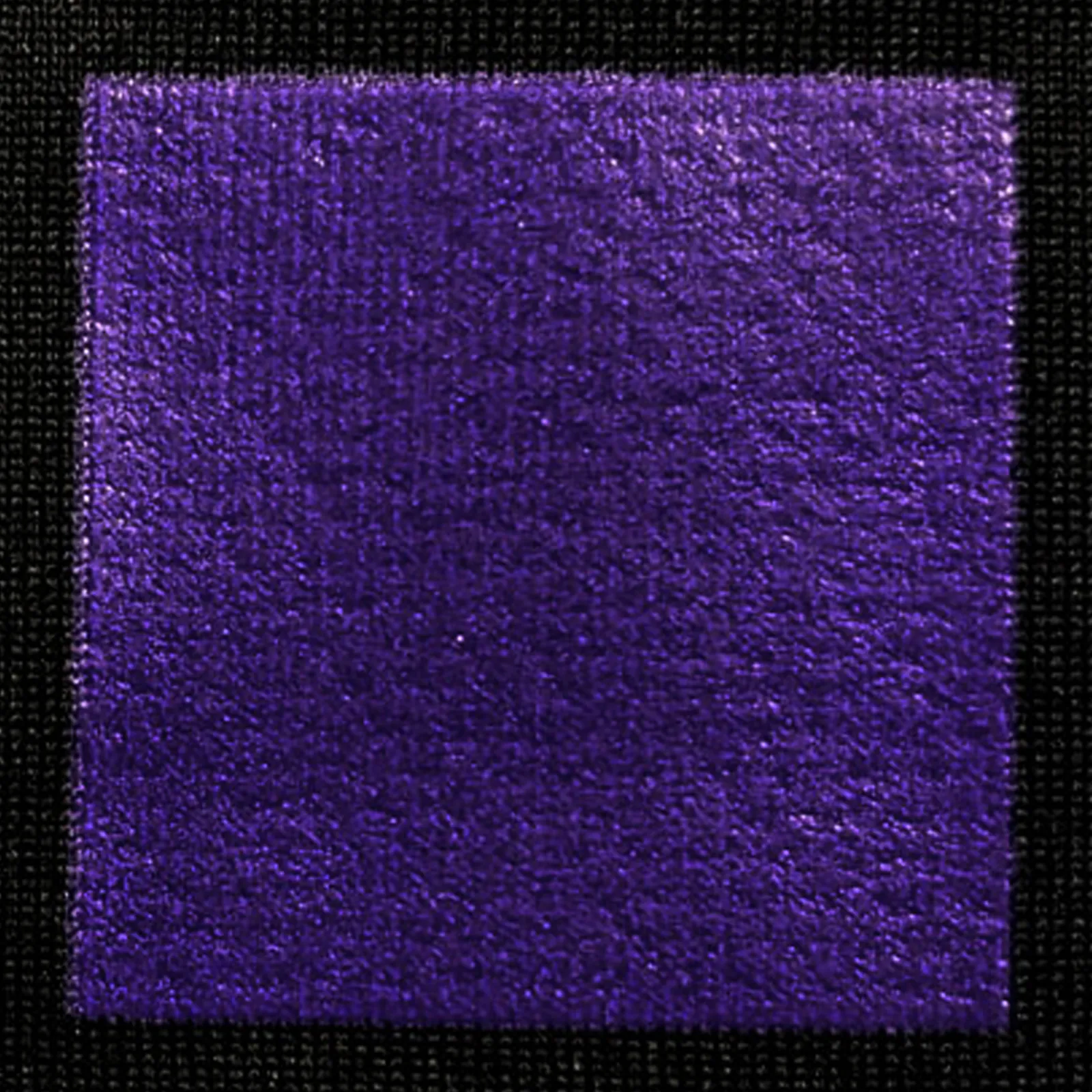 オリジナルプリント色見本 バイオレット：ドライ黒生地へのシルクスクリーンプリント仕上がり（インク番号 C-26）