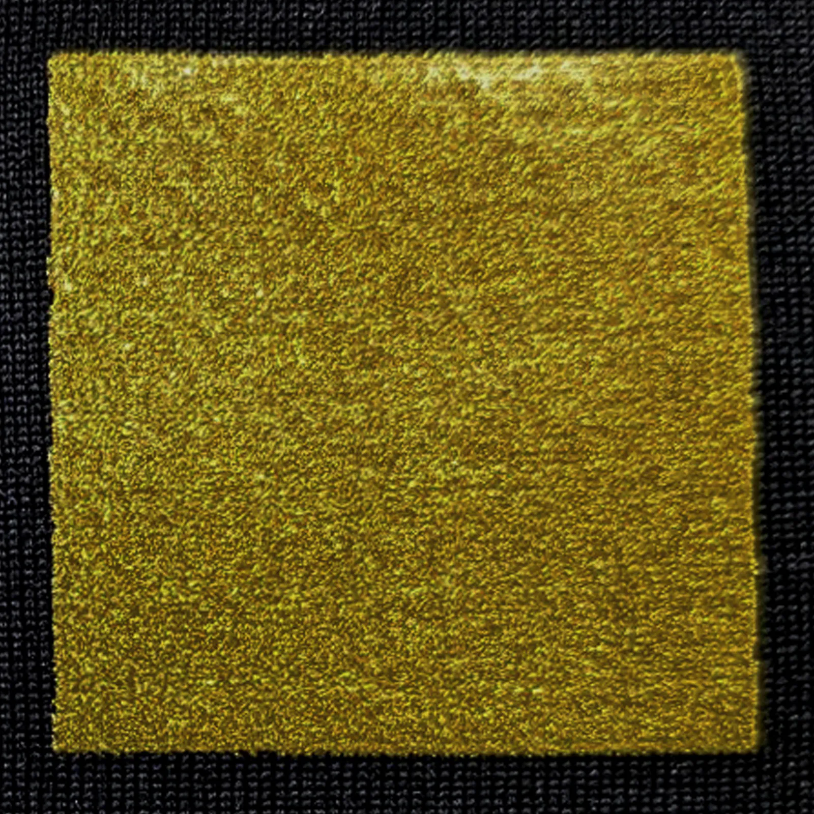 オリジナルプリント色見本 ゴールド：ドライ黒生地へのシルクスクリーンプリント仕上がり（インク番号 C-48）