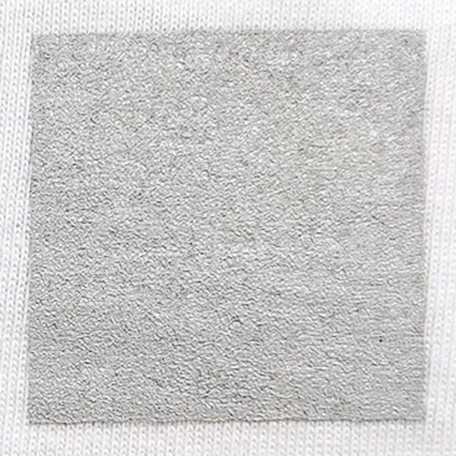 オリジナルプリント色見本 ライトグレー：白綿生地へのシルクスクリーンプリント仕上がり（インク番号 C-04）